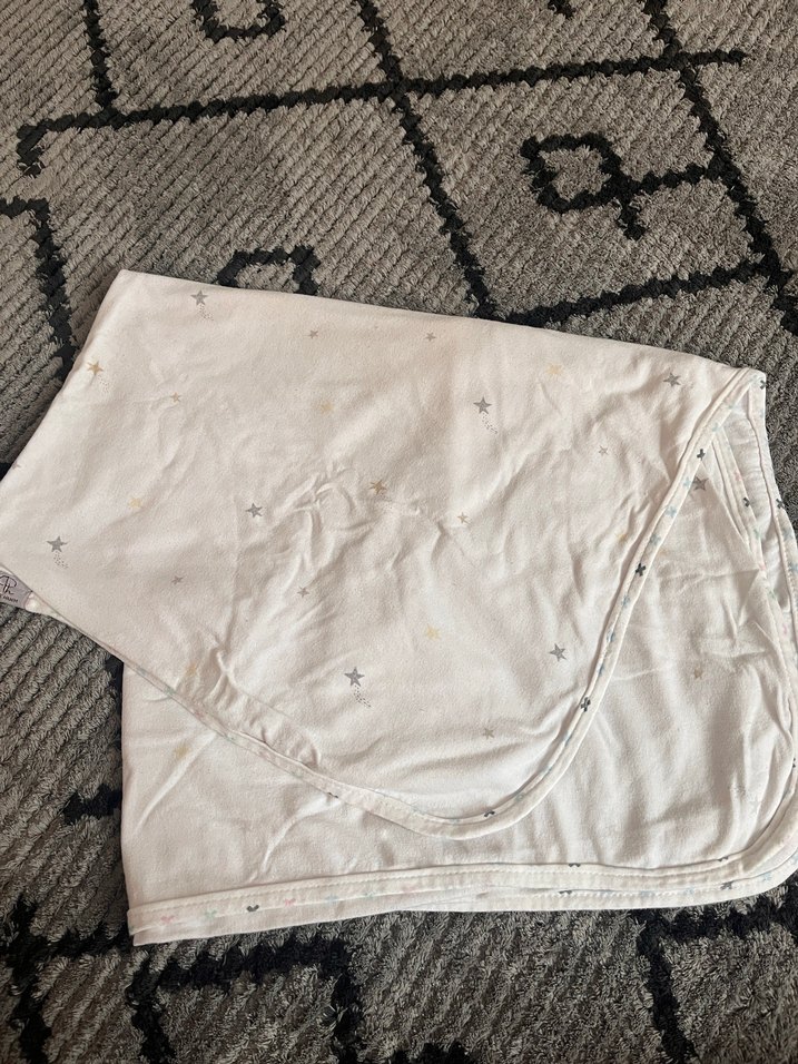 Beyaz İşlemeli Çocuk Battaniyesi - Görsel 2