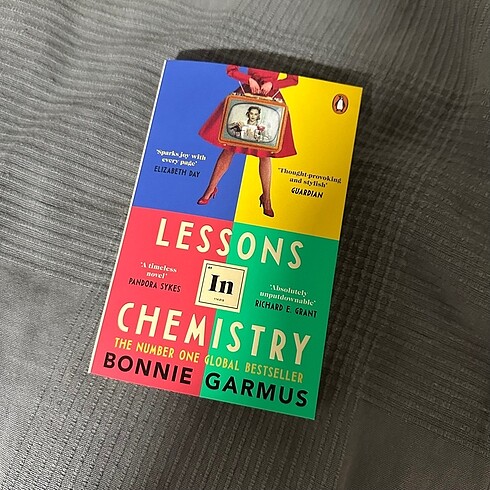 Lessons in Chemistry - Bonney Garmus
