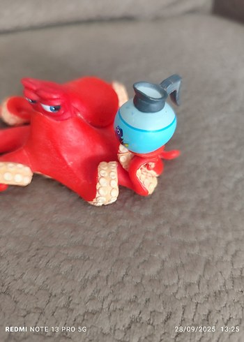  Disney Nemo Renkli Kırmızı Ahtapot Figürü