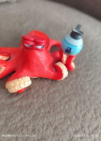  Beden Disney Nemo Renkli Kırmızı Ahtapot Figürü