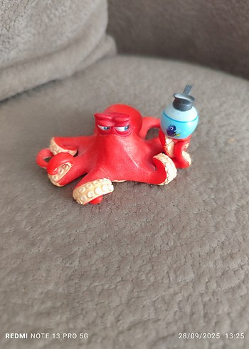 Disney Nemo Renkli Kırmızı Ahtapot Figürü