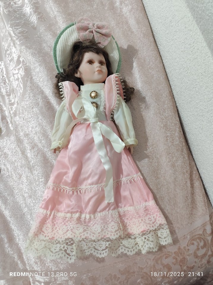 Pembe Dantel Detaylı porselen Bebek - Görsel 4