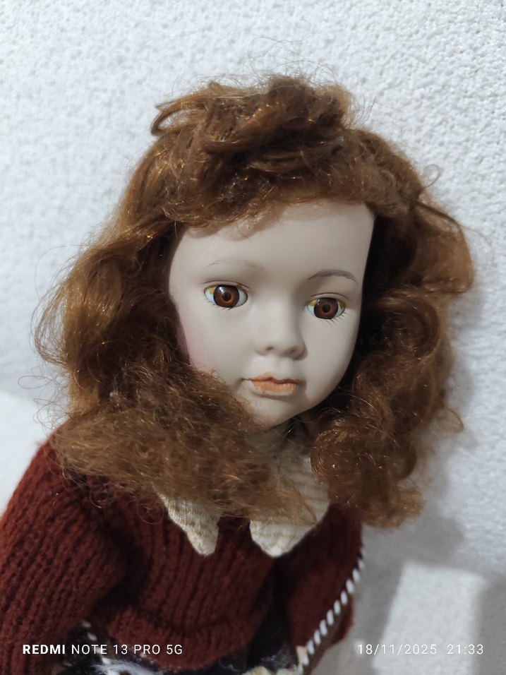 Kahverengi Saçlı porselen Bebek - Görsel 3