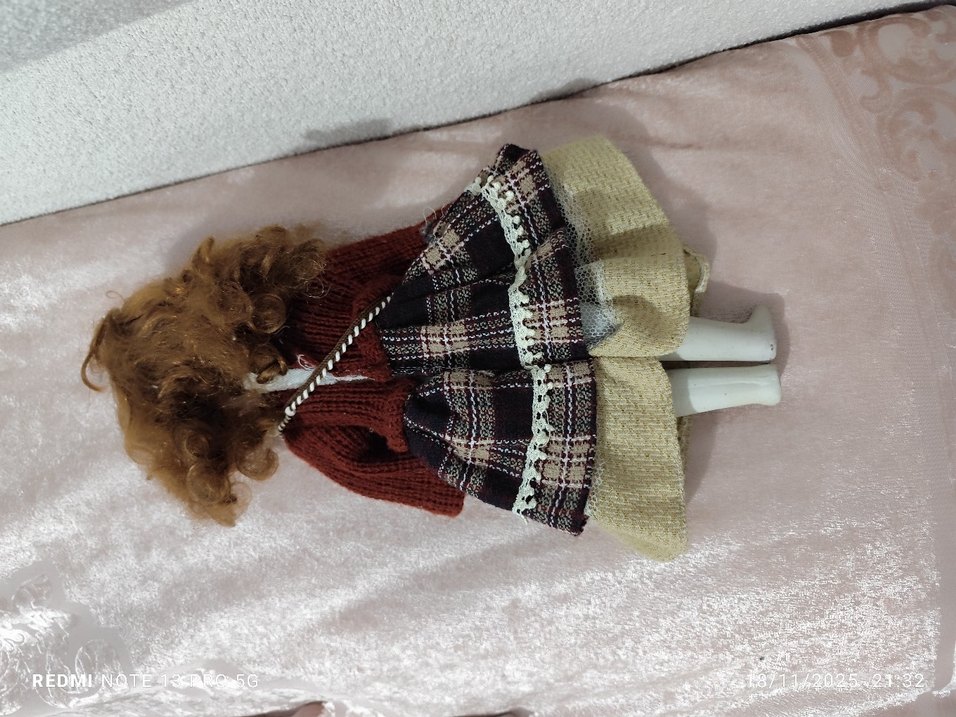 Kahverengi Saçlı porselen Bebek - Görsel 5