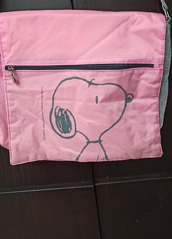 Bershka Peanuts Snoopy askılı çantai