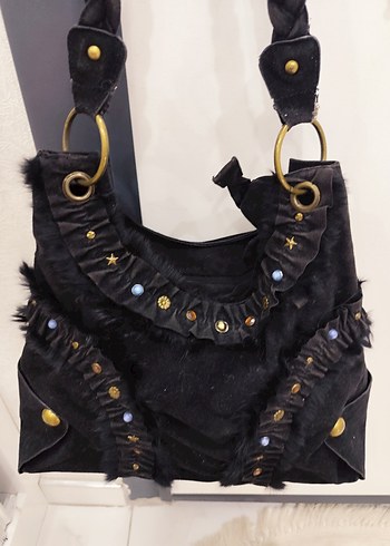 Beden Siyah Nakışlı Süet Kürklü Gotik Çanta