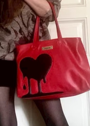 Love Moschino Kirmizi Kalp Detayli Buyuk Omuz Cantasi