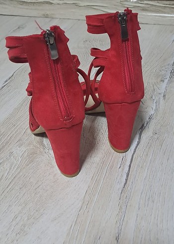 Diğer Kırmızı Süet Tokalı Kadın Topuklu Sandalet