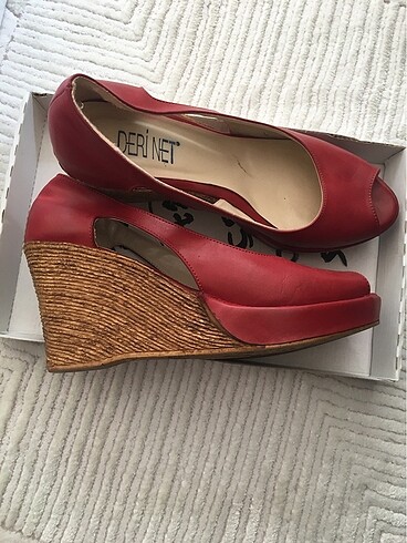 Deri Kırmızı Dolgu Topuk Sandalet