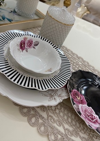 Çiçek Desenli Porselen Yemek Tabağı Seti