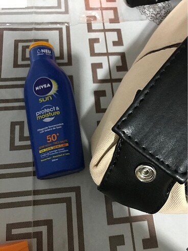 Nivea Güneş kremi