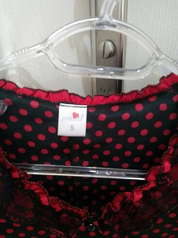 Saten çok yeni kırmızı pijama takımı - Görsel 7