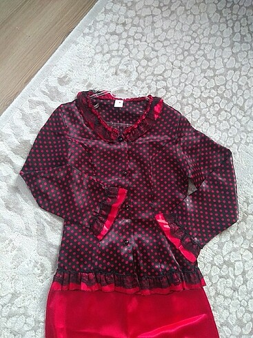 Saten çok yeni kırmızı pijama takımı - Görsel 11