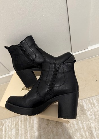 Kadın Siyah Deri Goth Topuklu Botlar - Görsel 2