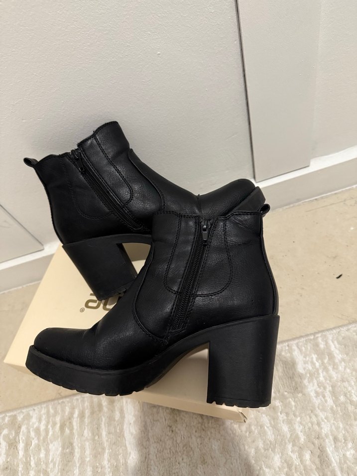 Kadın Siyah Deri Goth Topuklu Botlar - Görsel 2