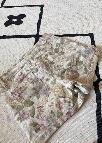 Çiçek Desenli Bohem Denim Mini Şort - Görsel 2