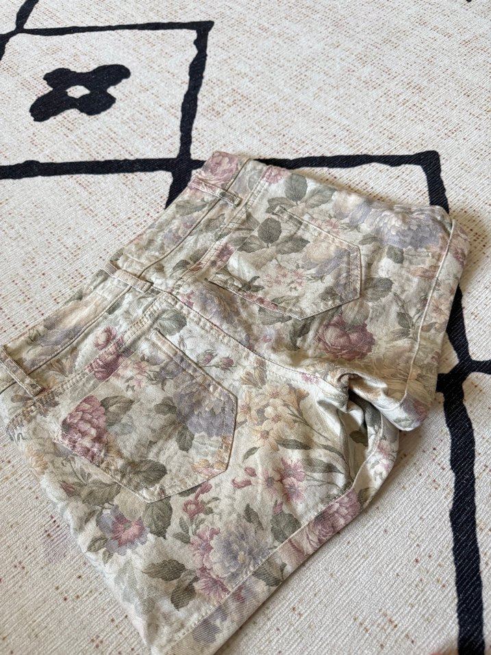 Çiçek Desenli Bohem Denim Mini Şort - Görsel 2