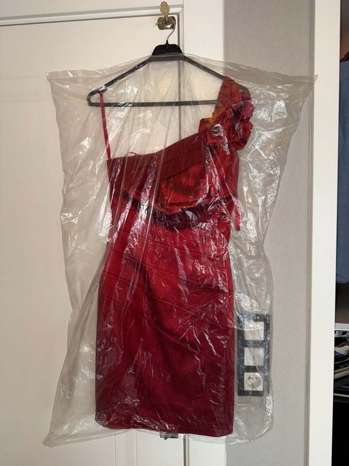 Kırmızı Drapeli Straplez Gece Elbisesi - Görsel 5