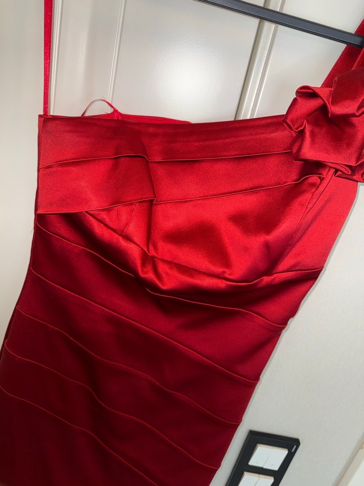 Kırmızı Drapeli Straplez Gece Elbisesi - Görsel 4