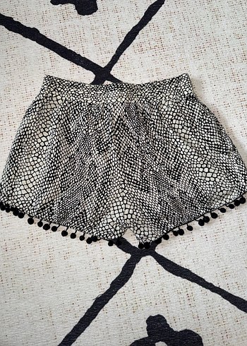 Bohem Gri Yılan Desenli Mini Şort - Görsel 2