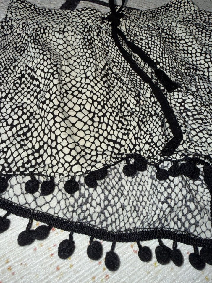 Bohem Gri Yılan Desenli Mini Şort - Görsel 3