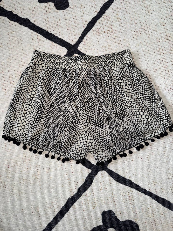 Bohem Gri Yılan Desenli Mini Şort - Görsel 2