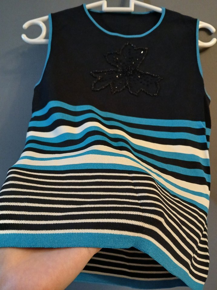 Nakış detaylı kolsuz triko bluz - Görsel 3