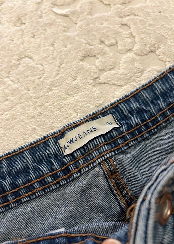 Kadın Mavi Yırtık Denim Mini Şort - Görsel 4
