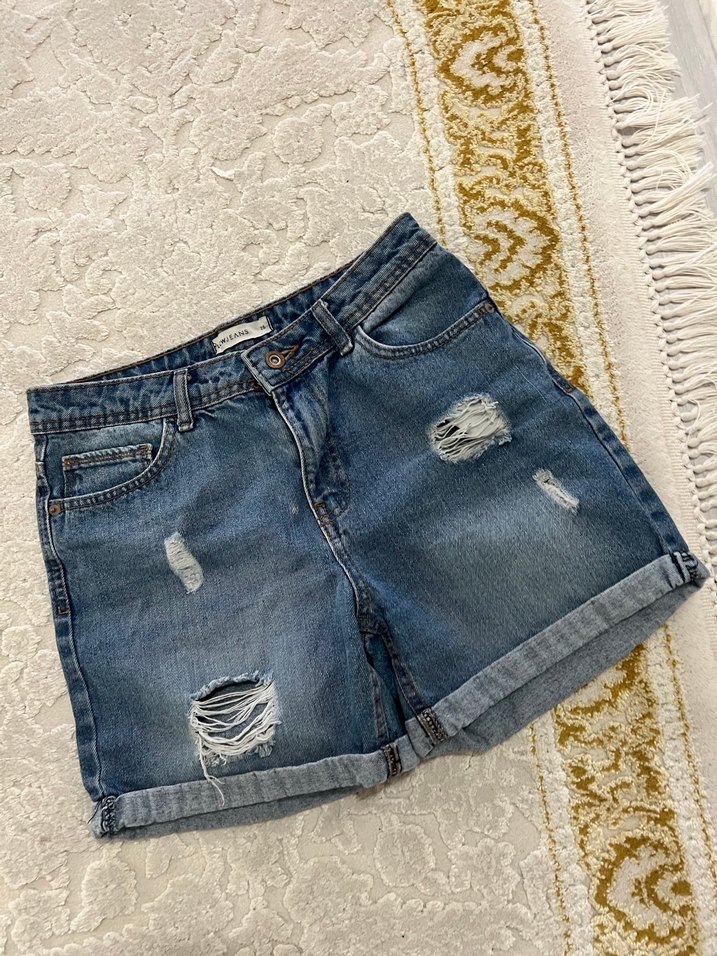 Kadın Mavi Yırtık Denim Mini Şort - Görsel 2