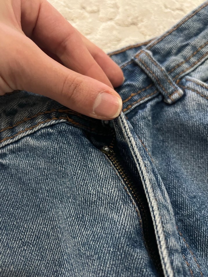 Kadın Mavi Yırtık Denim Mini Şort - Görsel 3