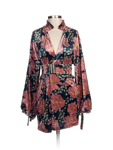 Zara Kısa Elbise %70 İndirimli.