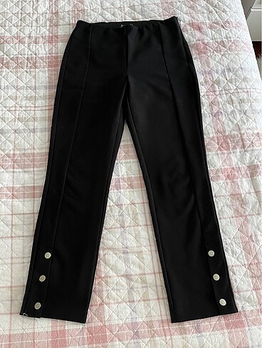 Paçası düğme detaylı Twist pantolon