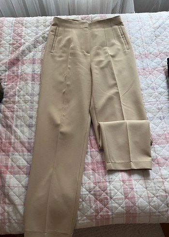 Bej Kadın Piliseli Kumaş Pantolon