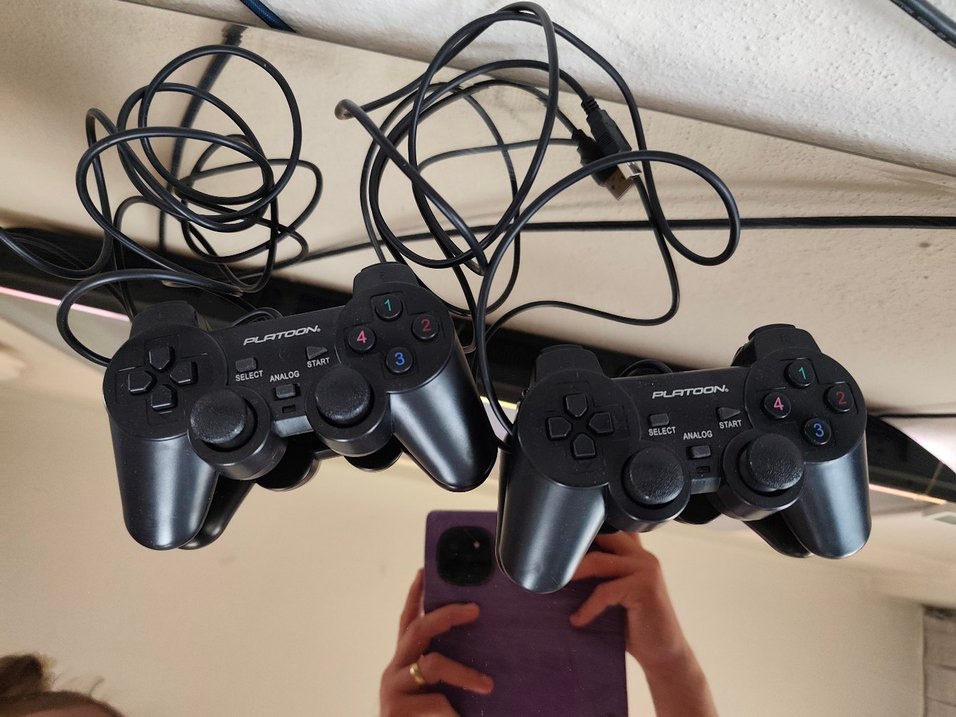 Siyah Kablolu Oyun Kolu - Görsel 2