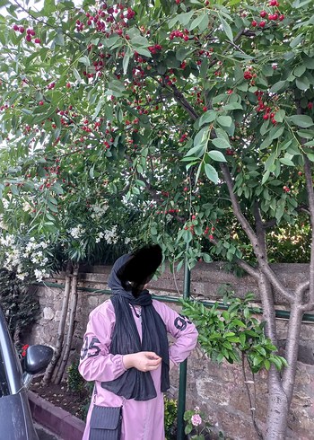 Pembe Kapüşonlu Yağmurluk - Görsel 3