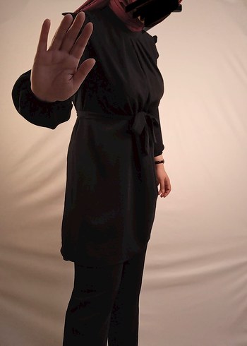 Siyah Drapeli Yüksek Yakalı Kadın Takım - Görsel 2