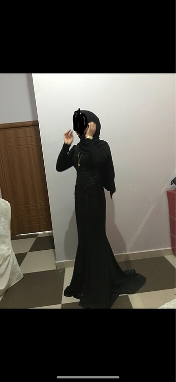 Siyah balık elbise
