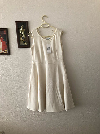 Etiketli beyaz hic giyilmemiş elbise