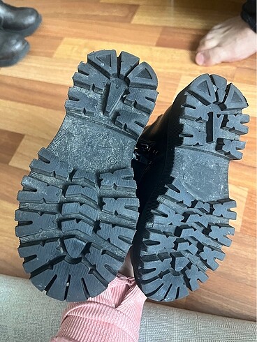 27 Beden siyah Renk Kız çocuk ayıcıklı bot