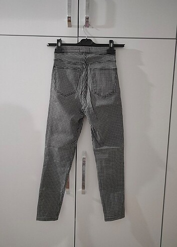 Bershka Ekose pantolon