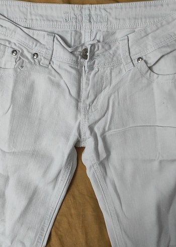 Kadın Beyaz Kısa Bermuda Şort - Görsel 2