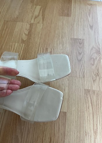 38 Beden beyaz Renk Şeffaf Bantlı Beyaz Topuklu Kadın Terlik