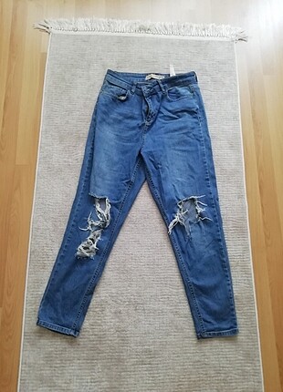 Momjean yırtık pantolon 
