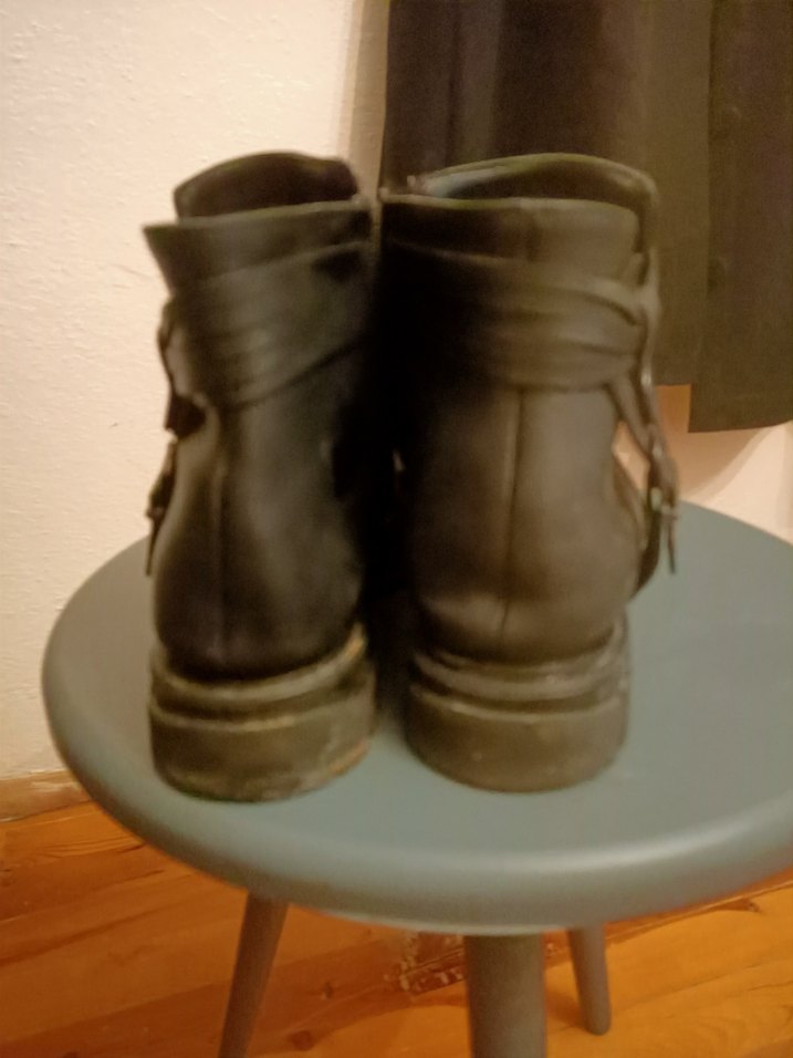 Tokalı Gri Deri Biker Kadın Bot - Görsel 3