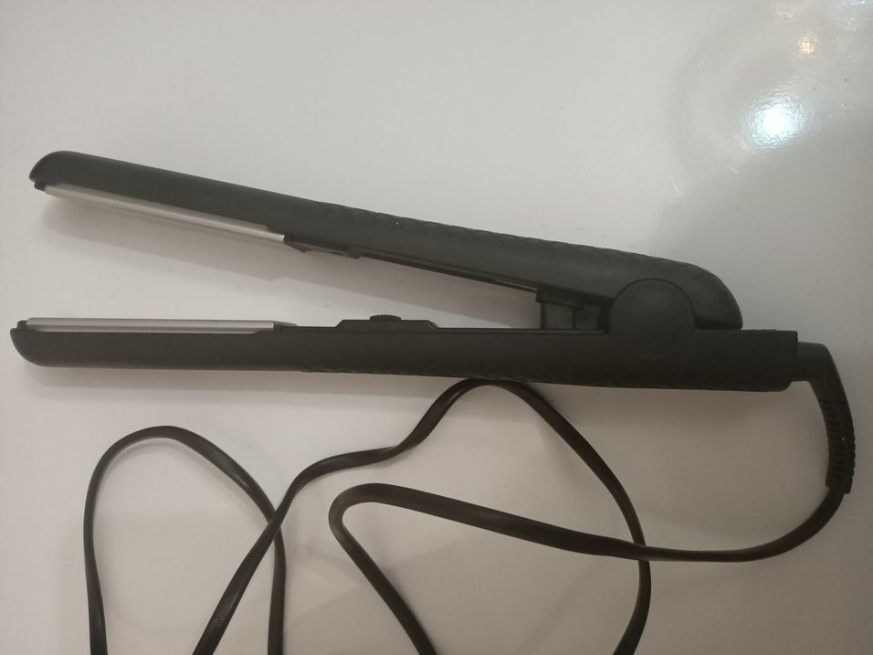 Siyah Fakir Saç Düzleştirici - Görsel 2