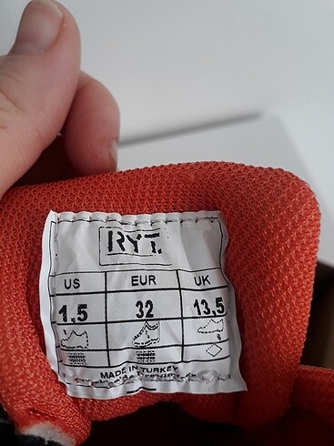 32 Beden hic kullanılmamış erkek cocuk bot.