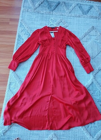 Kırmızı renk elbise