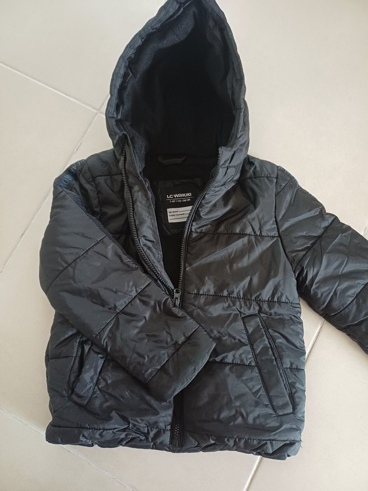 Erkek Çocuk Siyah Kapüşonlu Fermuarlı Mont - Görsel 3