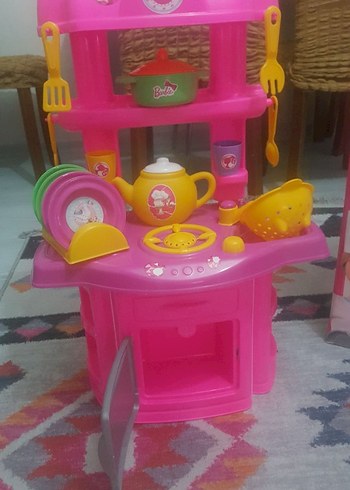 Diğer Barbie Renkli Eğitici Mutfak Seti