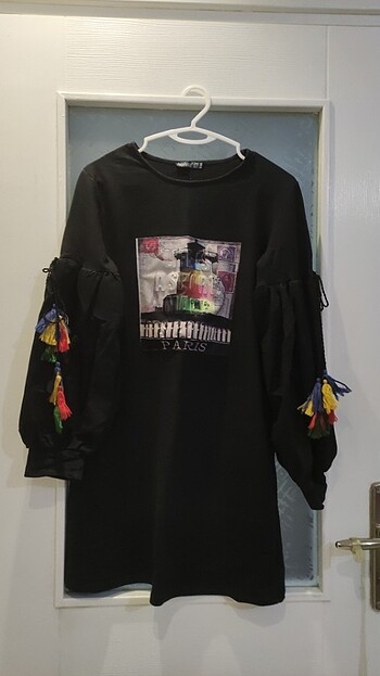 Siyah püsküllü sweatshirt 